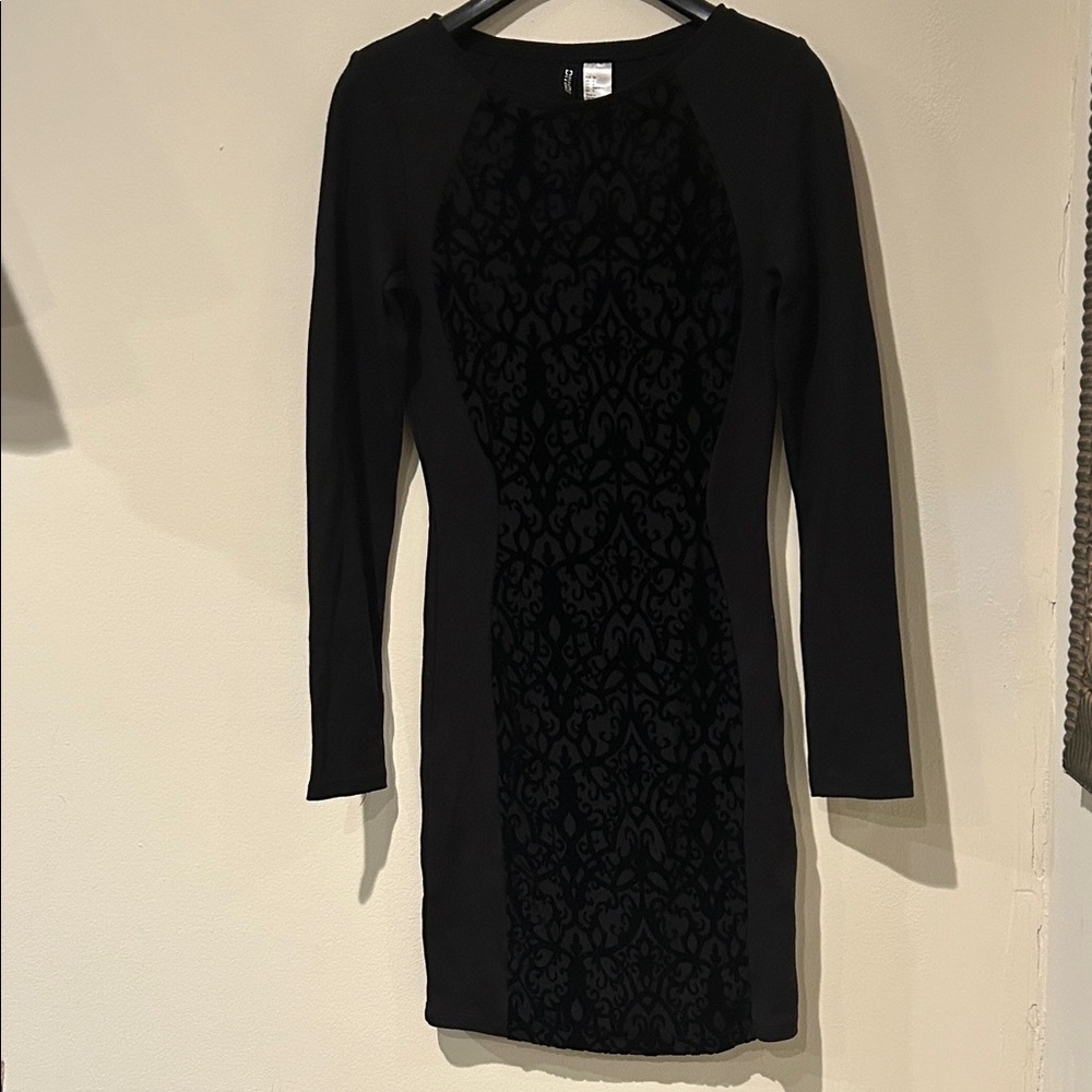 Divided Black Long Sleeve Dress with Patterned Front